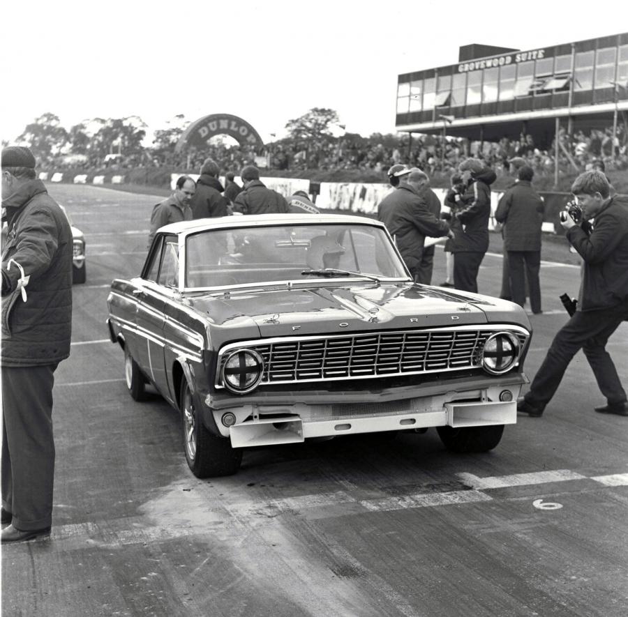  Ford Falcon 1964 года  (фото 21 из 24)